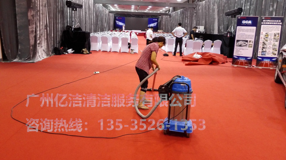 賓利汽車展會(huì)現(xiàn)場(chǎng)保潔服務(wù)